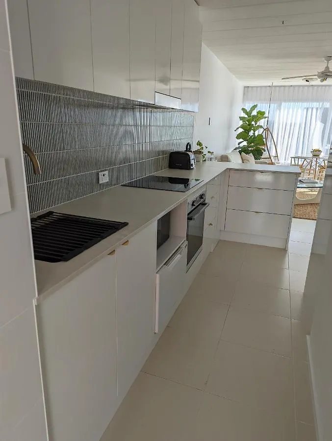 Kirra Beach Unit - Panoramic Gold Coast Beach View 0*,